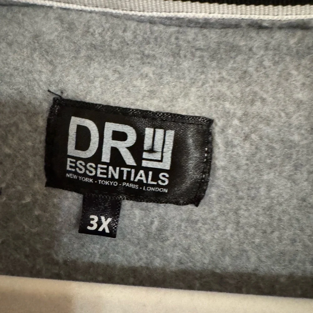 DRL Essentials Gray Button-Up Fleece Shacket - Picture 5 of 6